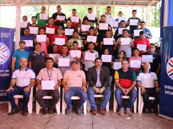 Importante curso para árbitros de la Liga Caaguazú de Fútbol - APF