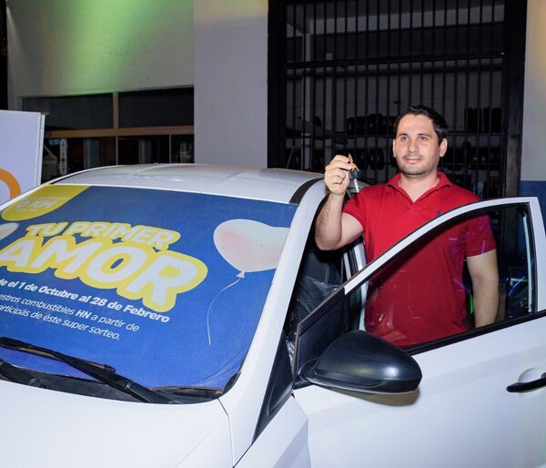 HN Petróleos entregó un auto 0 km al ganador de la promo “Tu Primer Amor”