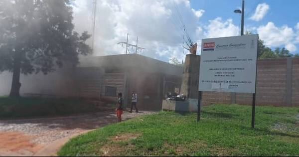 La Nación / Principio de incendio en subestación de Ande dejó sin luz a tres ciudades