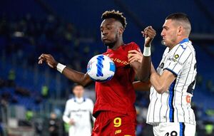 Napoli-Milan, un duelo por la punta - Fútbol - ABC Color