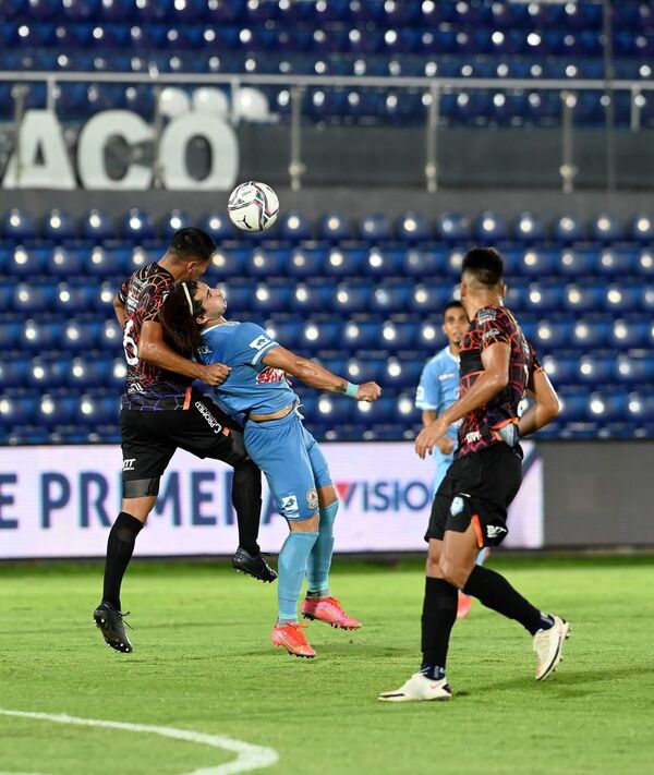 Resistencia 2-Guaireña 2: Salvó el invicto  y frustró al rival - Fútbol - ABC Color
