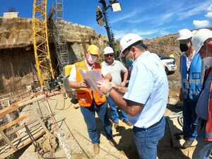 Ministro visitó las obras para la maquinización de Aña Cuá - .::Agencia IP::.