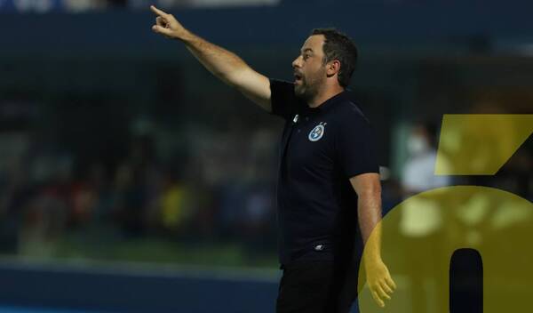 Crónica / Pumpido: "El árbitro inventó el penal"