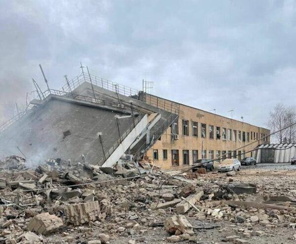 Misiles rusos destruyen aeropuerto de Vínnytsia, en el centro de Ucrania
