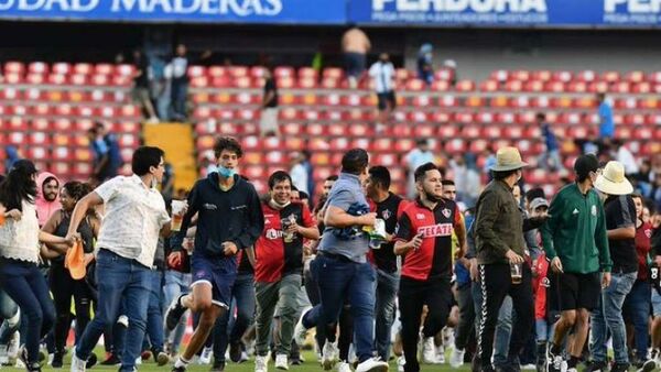 Al menos 17 muertos y 22 heridos en pelea entre hinchas en México