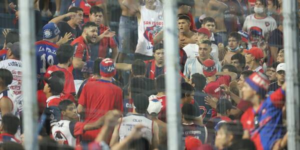 Crónica / Cerro: "Severas sanciones" a hinchas que armaron tumulto