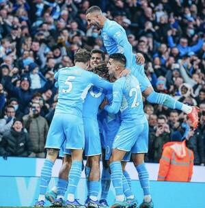 Crónica / Manchester City aplastó a su clásico rival