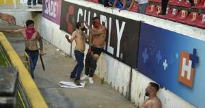 La Nación / Aficionados visitantes tienen la entrada restringida a los estadios de fútbol de México