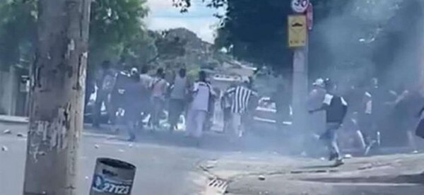 Pelea entre hinchas de Cruzeiro y Atlético Mineiro dejó una víctima fatal