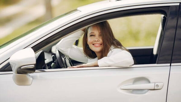 Las mujeres prefieren viajar con mujeres: 30.000 usuarias se registraron en el nuevo servicio de MUV