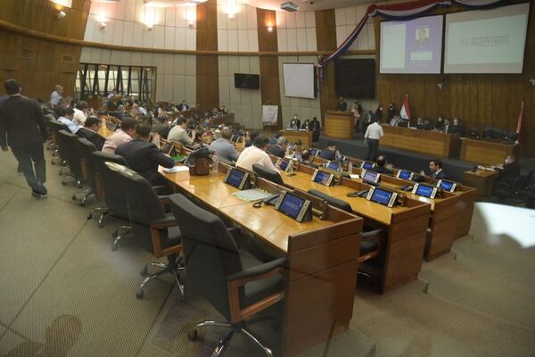 Pensiones graciables al mes dan G. 431 millones - Nacionales - ABC Color