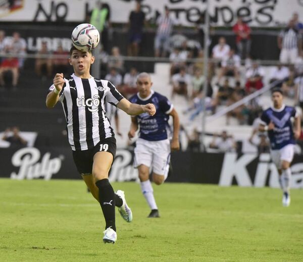 Triunfo cómodo de Libertad sobre Ameliano - Fútbol - ABC Color