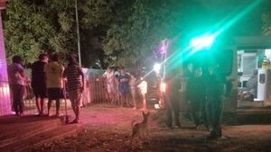 Salió a ver quiénes aplaudían frente a su casa y le mataron