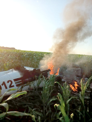 Prenden fuego a avioneta para borrar evidencias luego de aterrizaje forzoso - La Clave