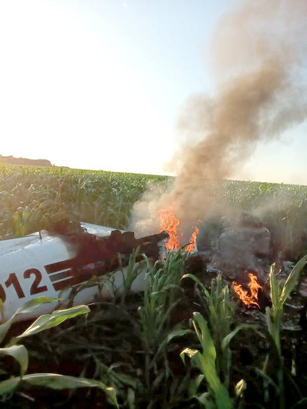 Prenden fuego a avioneta para borrar evidencias luego de aterrizaje forzoso - La Clave