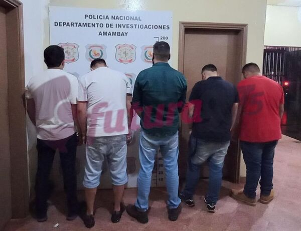 Policía detuvo a cinco hombres armados
