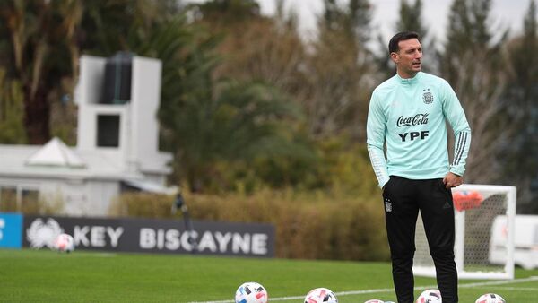 Lionel Scaloni reservó 44 jugadores