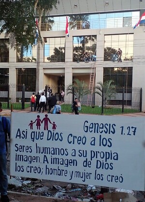 “Con mi hijo no te metas”, vociferan pro-vida a legisladores ávidos de meter la pervertida ideología de género en escuelas – La Mira Digital