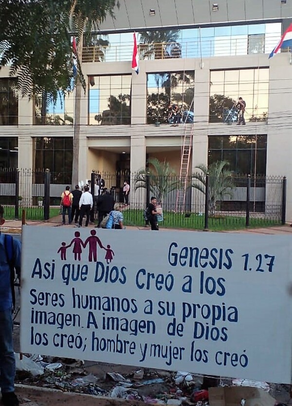 “Con mi hijo no te metas”, vociferan pro-vida a legisladores ávidos de meter la pervertida ideología de género en escuelas – La Mira Digital