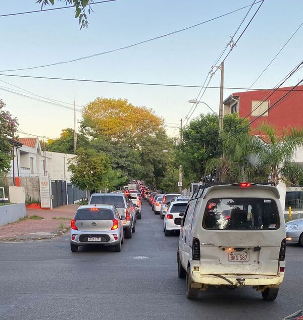 Ante constante congestión, anuncian estudio vial para mejorar tránsito en Asunción - Nacionales - ABC Color