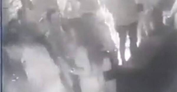 La Nación / Hombre arrojó una copa que causó cortes en el rostro de una joven en una discoteca
