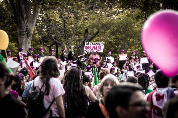 Crónica / Día Internacional de la Mujer: exigen igualdad salarial y basta de acoso