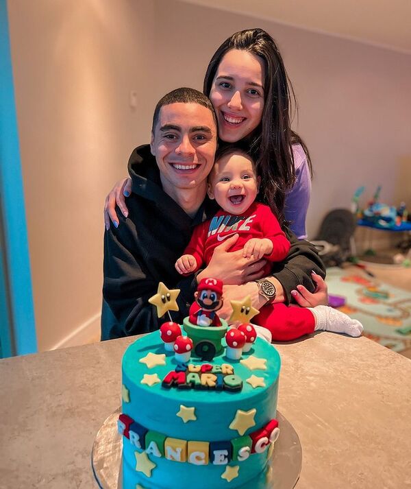 Miguel Almirón y Alexia Notto celebraron los nueve meses de Francesco - Gente - ABC Color