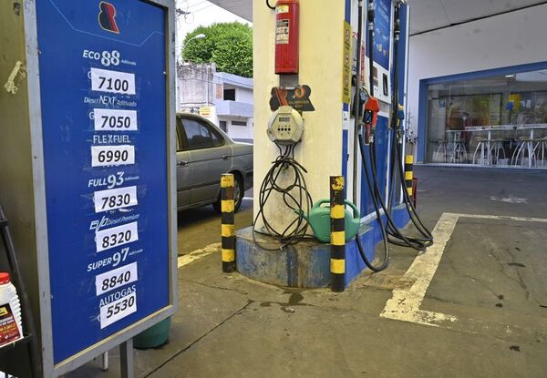 Gobierno buscará mantener precios de los combustibles al menos por este mes - Nacionales - ABC Color