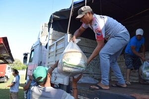 Más de 3.800 familias organizadas de Misiones reciben kits de alimentos no perecederos