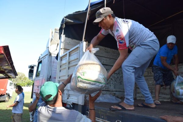 Más de 3.800 familias organizadas de Misiones reciben kits de alimentos no perecederos