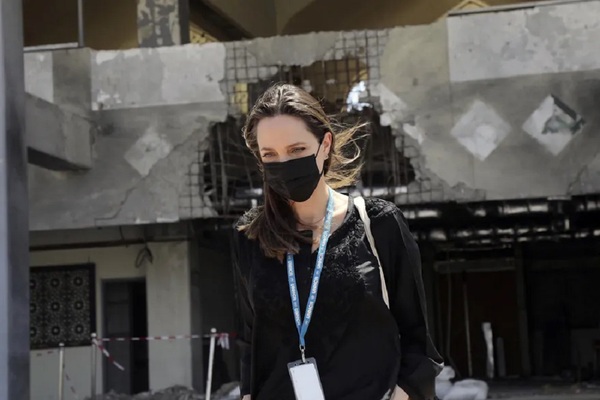 Angelina Jolie viajó a Yemen y comparó la crisis en Medio Oriente con la guerra en Ucrania