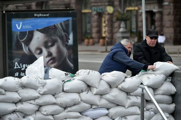 Video: Kiev se prepara para una noche de bombardeos - Mundo - ABC Color