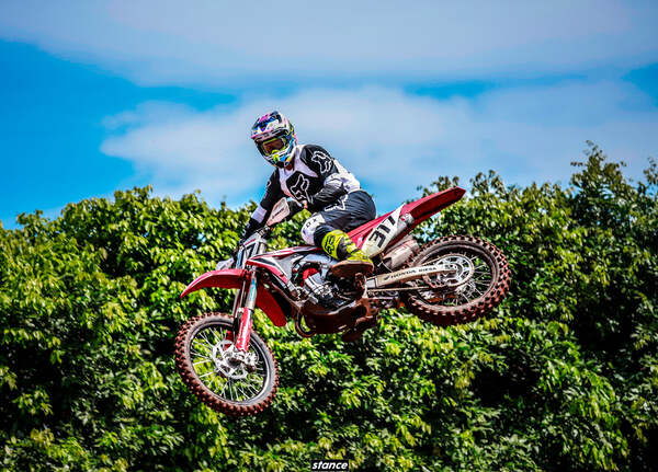 Diario HOY | Carlos Méndes brilla en el arranque del Nacional de motocross