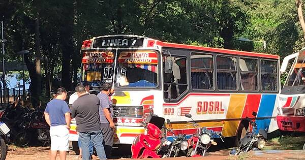 La Nación / Transportes de la línea Mburucuyá son retirados de la calle tras accidente fatal