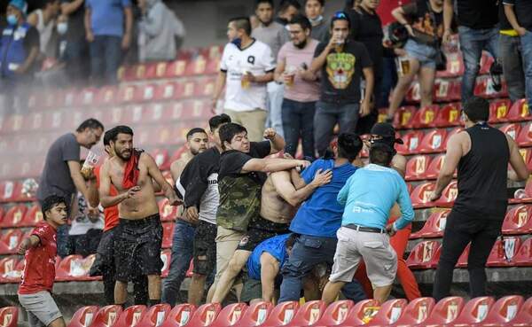 Enfrentamiento entre hinchas en Querétaro podría ser un choque de carteles - Megacadena — Últimas Noticias de Paraguay