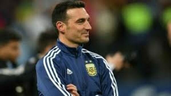 Scaloni se anticipa a España con tres jugadores