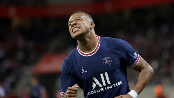 PSG dice que los exámenes a Mbappé son "tranquilizadores"