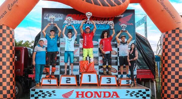 Carlos Méndes brilla en Nacional Paraguayo de Motocross •