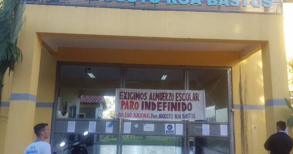 La Nación / En Hernandarias tomaron colegio para exigir almuerzo escolar y sillas