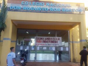 En Hernandarias tomaron colegio para exigir almuerzo escolar y sillas
