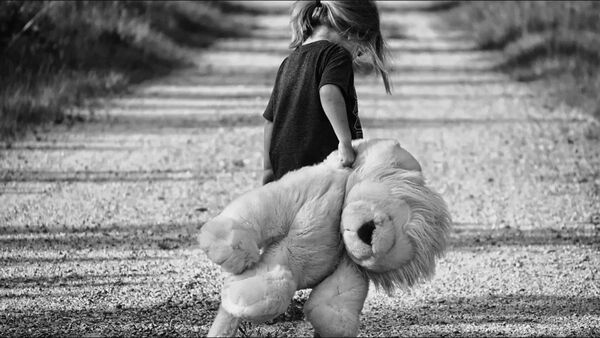 Rescatan a niña de 5 años: denuncian que era maltratada por su mamá