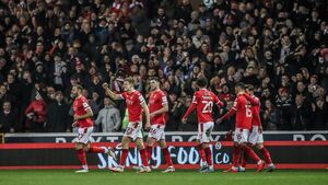 Nottingham Forest remonta y se cita en cuartos con Liverpool