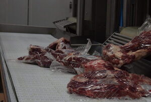 Abastecedores locales de carne preocupados por el contrabando: “Se adueñó del consumo interno”