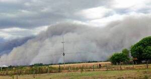 La Nación / Nubes de humo y cenizas llegan desde Ñeembucú