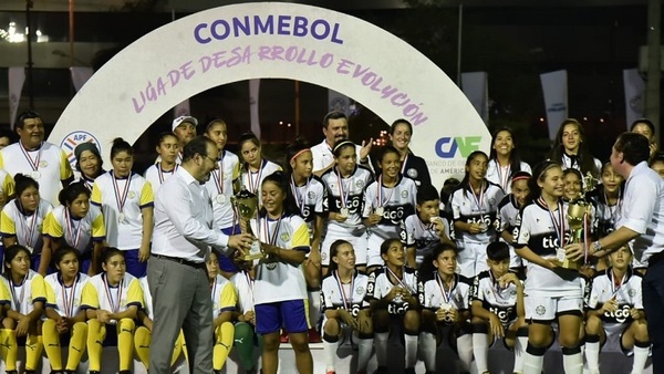 CAF y CONMEBOL promoverán el empoderamiento de las mujeres y el desarrollo sostenible a través del fútbol
