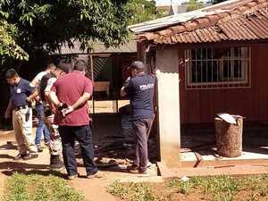 Vivienda y vehículo de comerciante quedan destrozados luego de explosión de dinamita - La Clave