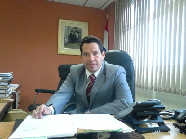 Juez prohibe innovar y contratar sobre 61 vehículos incautados de supuesto narco - Nacionales - ABC Color