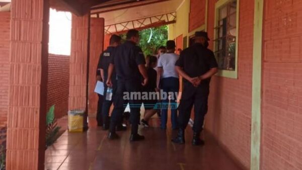 Madre reconoció que golpeó a su hija de 5 años por haber dado un beso a su amigo