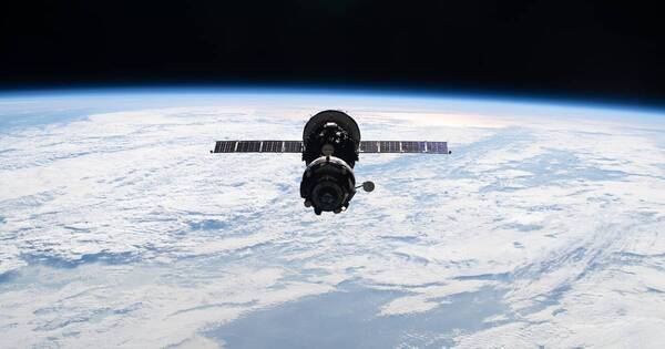 La Nación / Irán envió al espacio un nuevo satélite militar
