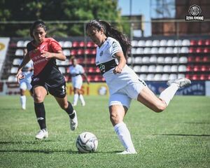 Olimpia y Cerro Porteño lideran en femenino   - Fútbol - ABC Color